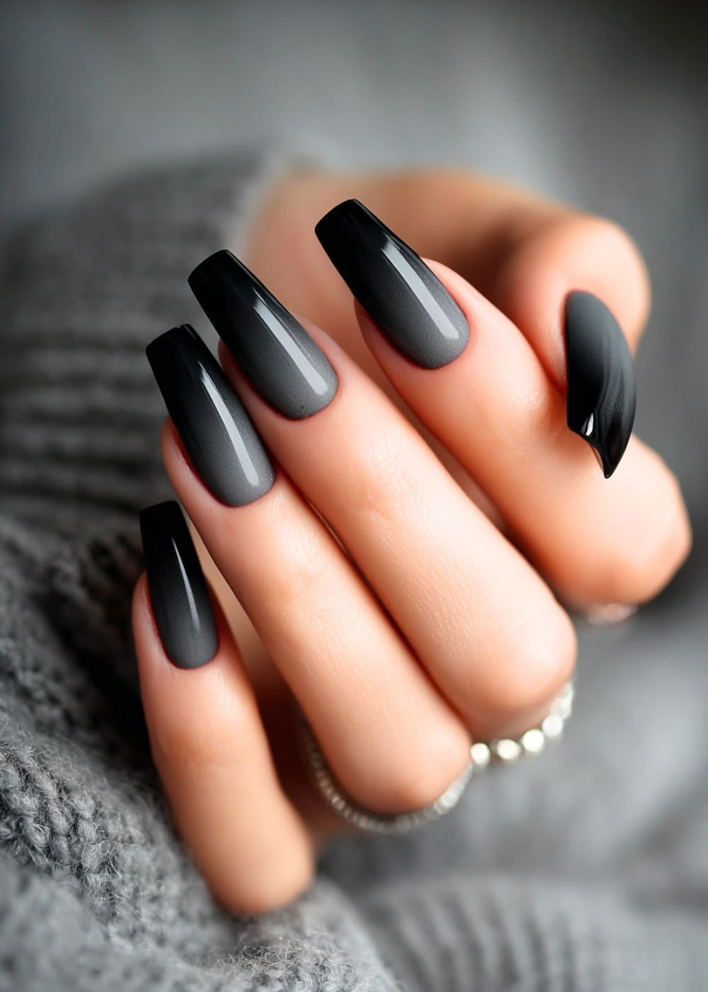 🖤 Black & Silver Nails